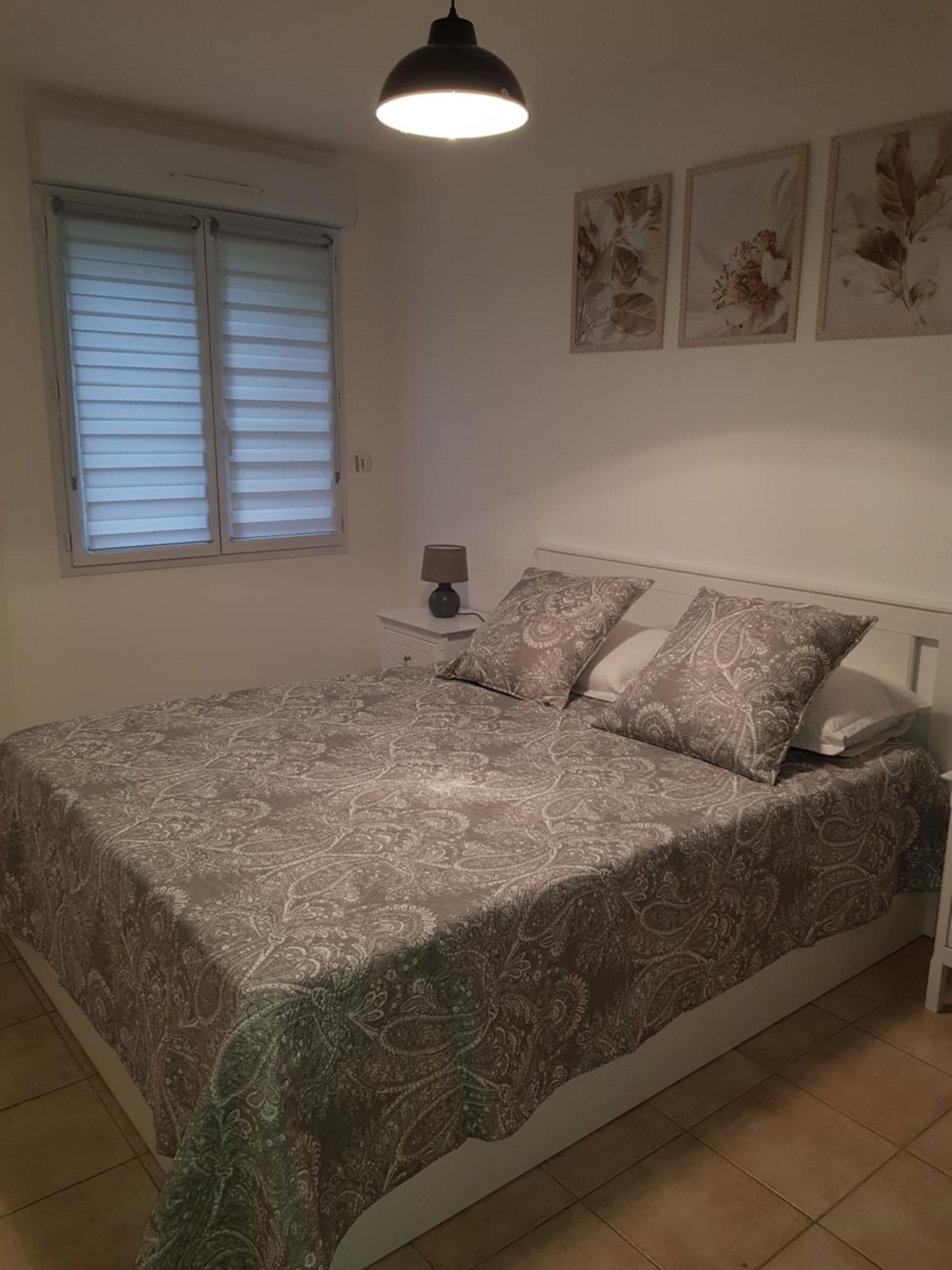 Maison Au Calme Кастийон-дю-Гар Екстериор снимка